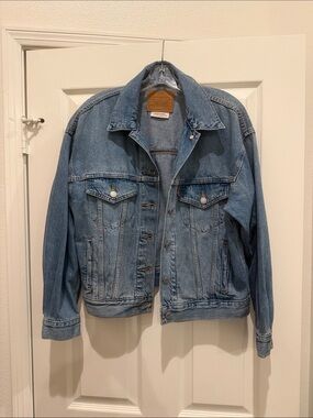 Levi’s XS Light Wash Denim Trucker Jacket Boxy Oversized Fit